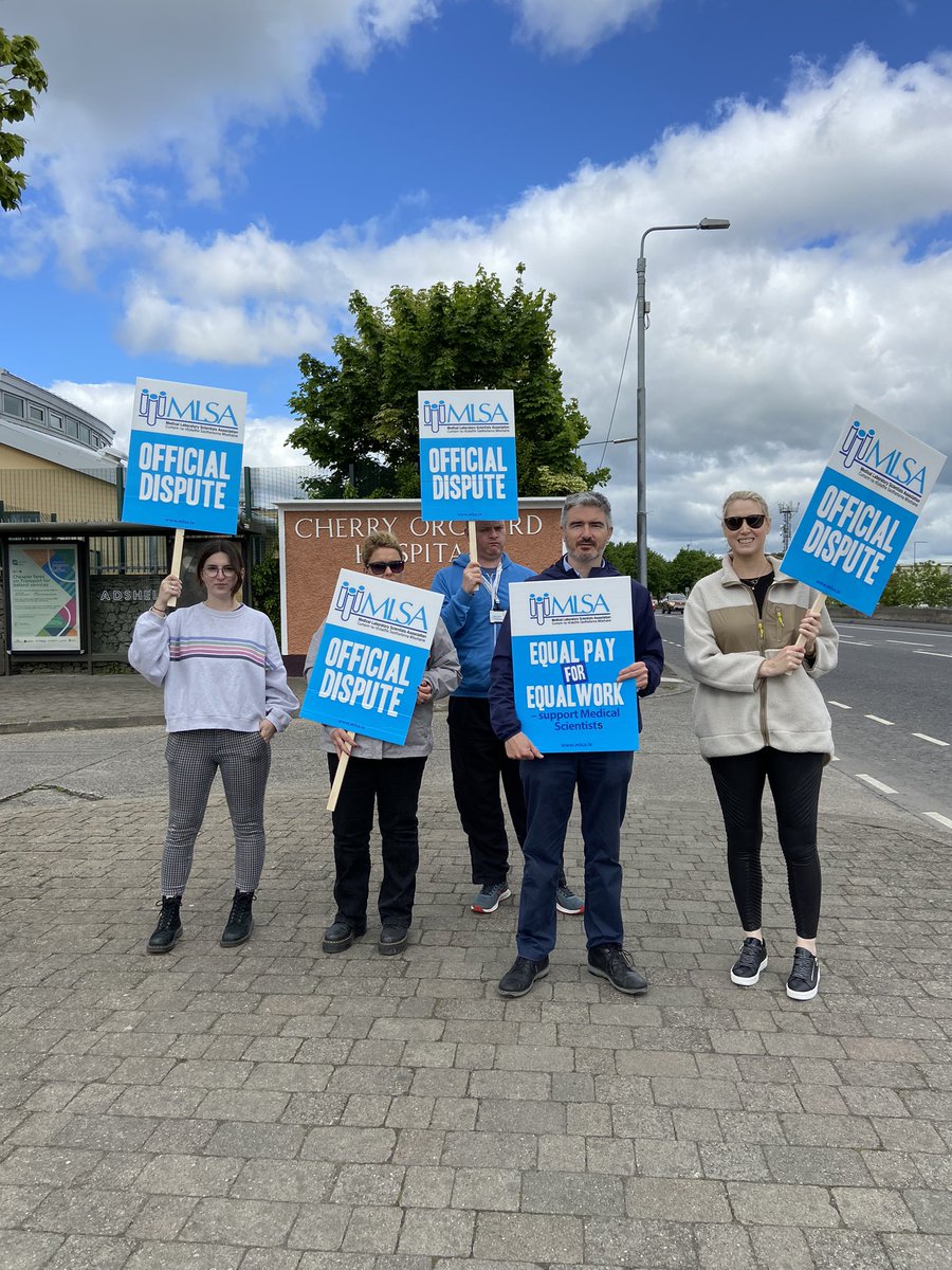 #MedicalScientists are stepping up Industrial Action because they have fewer career development opportunities and less training supports. They also carry out identical work to colleagues in hospital laboratories, yet are paid 8% less.