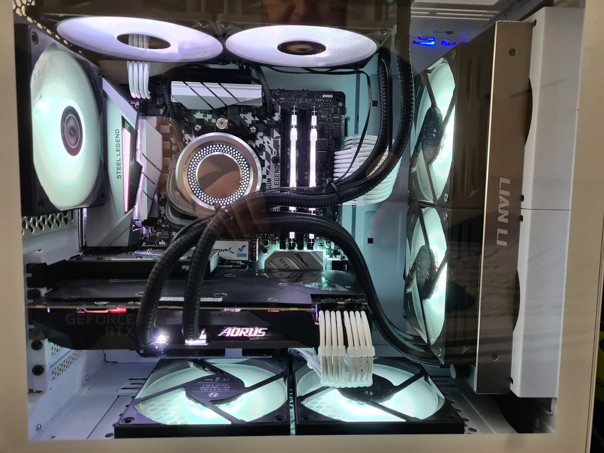 spacebar2029's tweet photo. #jaywhatdoyouthinkmay2022
Hey @JayzTwoCents . This is my gaming/streaming setup. 
CPU: Ryzen 5 2600X
CPU Cooler: Lian Li Galahad 240mm
Motherboard: Asrock B450m Steel Legend 
RAM: 16GB HyperX ddr4 3200mhz
GPU: RTX 3080 Aorus Extreme Waterforce (AIO)
Case: Lian Li o11 Mini Air https://t.co/54u7nflYUy