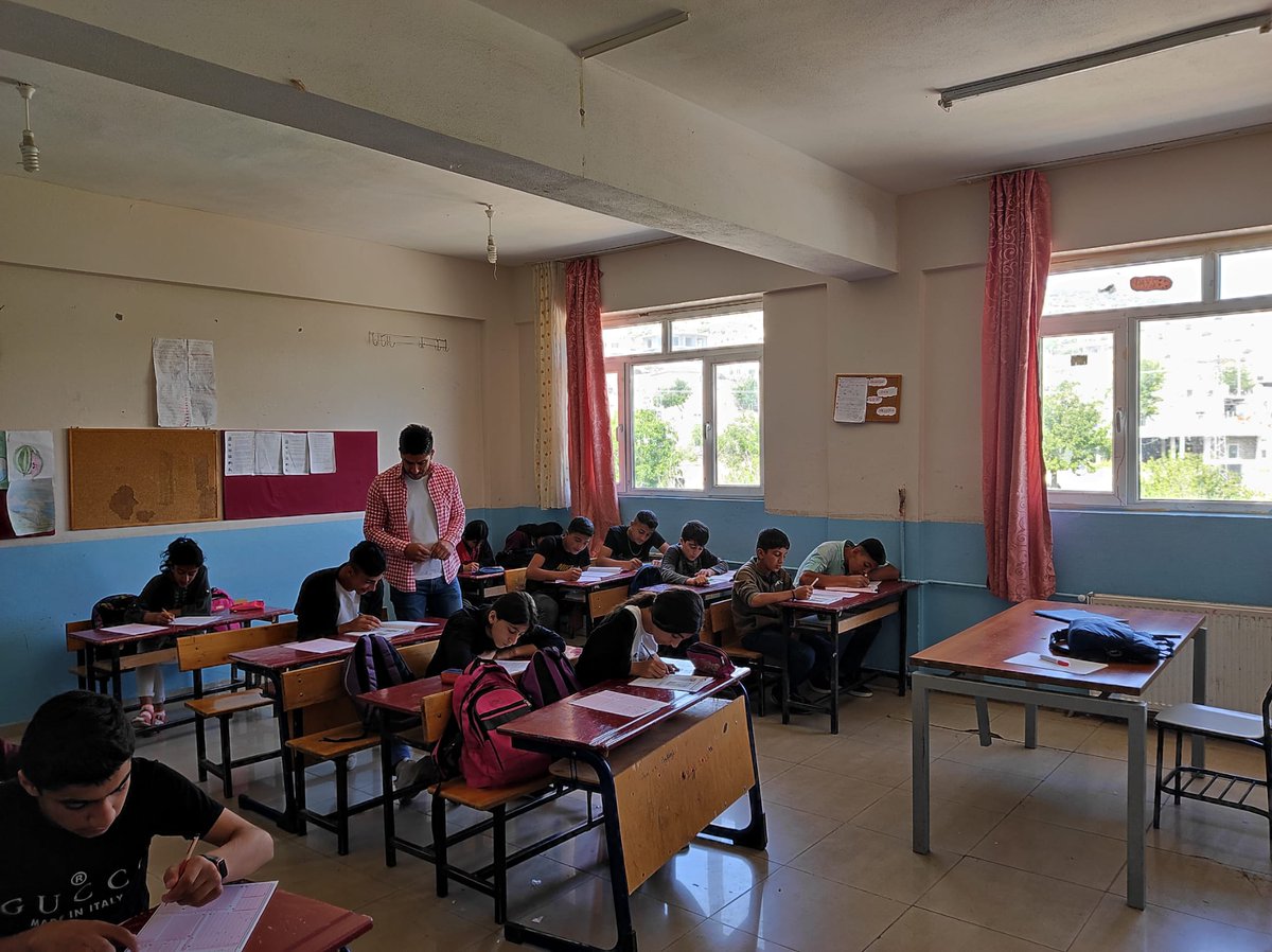 SavurMem's tweet photo. Başarıyı Arttırma adına 2021-2022 eğitim öğretim yılında 8.sınıf ve 12.sınıfta okuyan öğrencilerimize yönelik deneme sınavı yapıldı.
Katkılarından dolayı Vali/Büyükşehir Belediye Başkan Vekili Sayın Mahmut DEMİRTAŞ'a teşekkür ederiz.
#BüyükşehirdenBüyükDestek 
@tcmeb https://t.co/Ri0Ixryjic