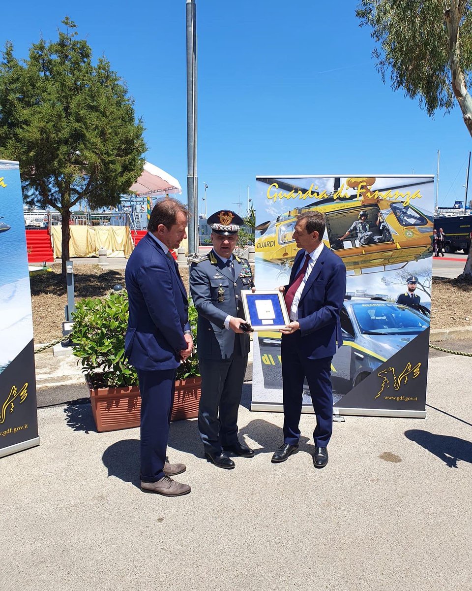 Inauguration ceremony in Italy for the new Zodiac Hurricane ZH-1300 OB Guardia di Finanza V1301. 🇮🇹 With the presence of Zodiac Milpro president and our regional sales manager.