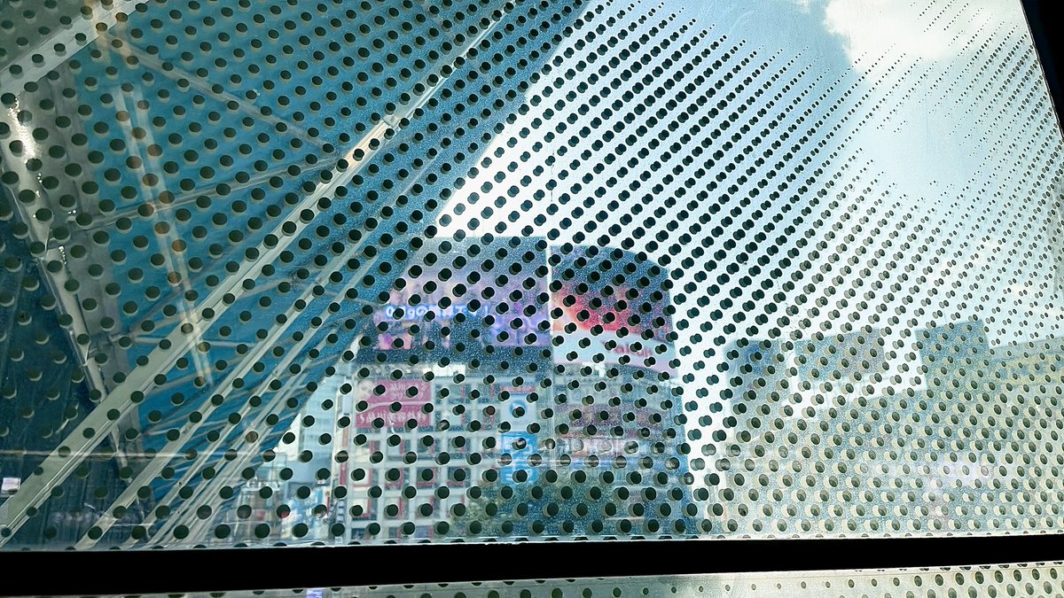 nanashinomobu's tweet image. 16時前後も15分間隔でした💞👏🏻

山手線1番線(外回り)ホームからも撮影はしにくいですが肉眼ではみれたので、下車は難しいけど山手線乗る予定があればチャレンジしてみてもいいかも･֊･︎
2号車4番ドアあたりの位置です🚃

#01gの誤算ローモバ優勝記念渋谷大型ビジョン
#1J1 #2J2 #V系 #渋谷 #ローモバ