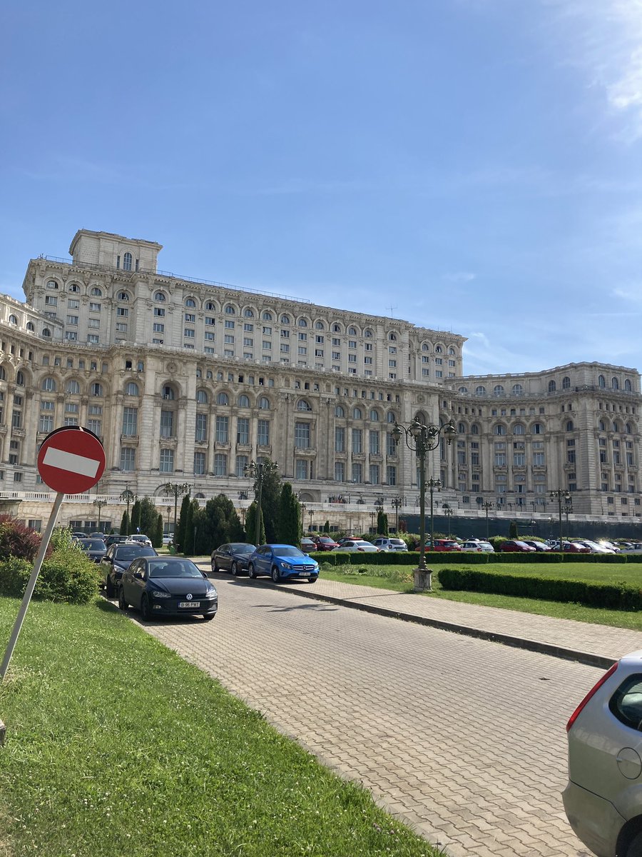 ChanterTom's tweet image. Romania. An amazing place and brilliant expieirence. Especially pleased to be asked to speak on the use of data in farming. Great opportunity to fly the flag for British farming. #nfutweets