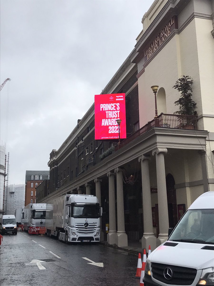fundraisingflo's tweet photo. Big day at @PrincesTrust as we prepare for our big day celebrating the achievements of some of the young people we have supported https://t.co/bG1HA5tFnN