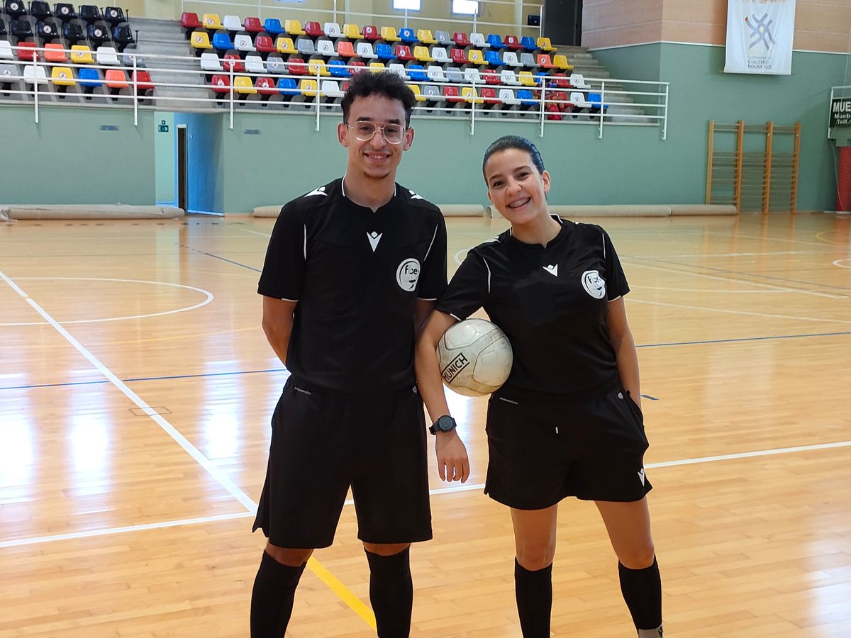 CTARFFCE's tweet photo. 🌞Maaaaartes‼️

Vienen 📸 sobre la pista 😁

⚫ ⚪
#CTAFFCE
#FFCE
#JuntosPorElFutbolDeCeuta
#CEUTA https://t.co/llVaEkxRMn