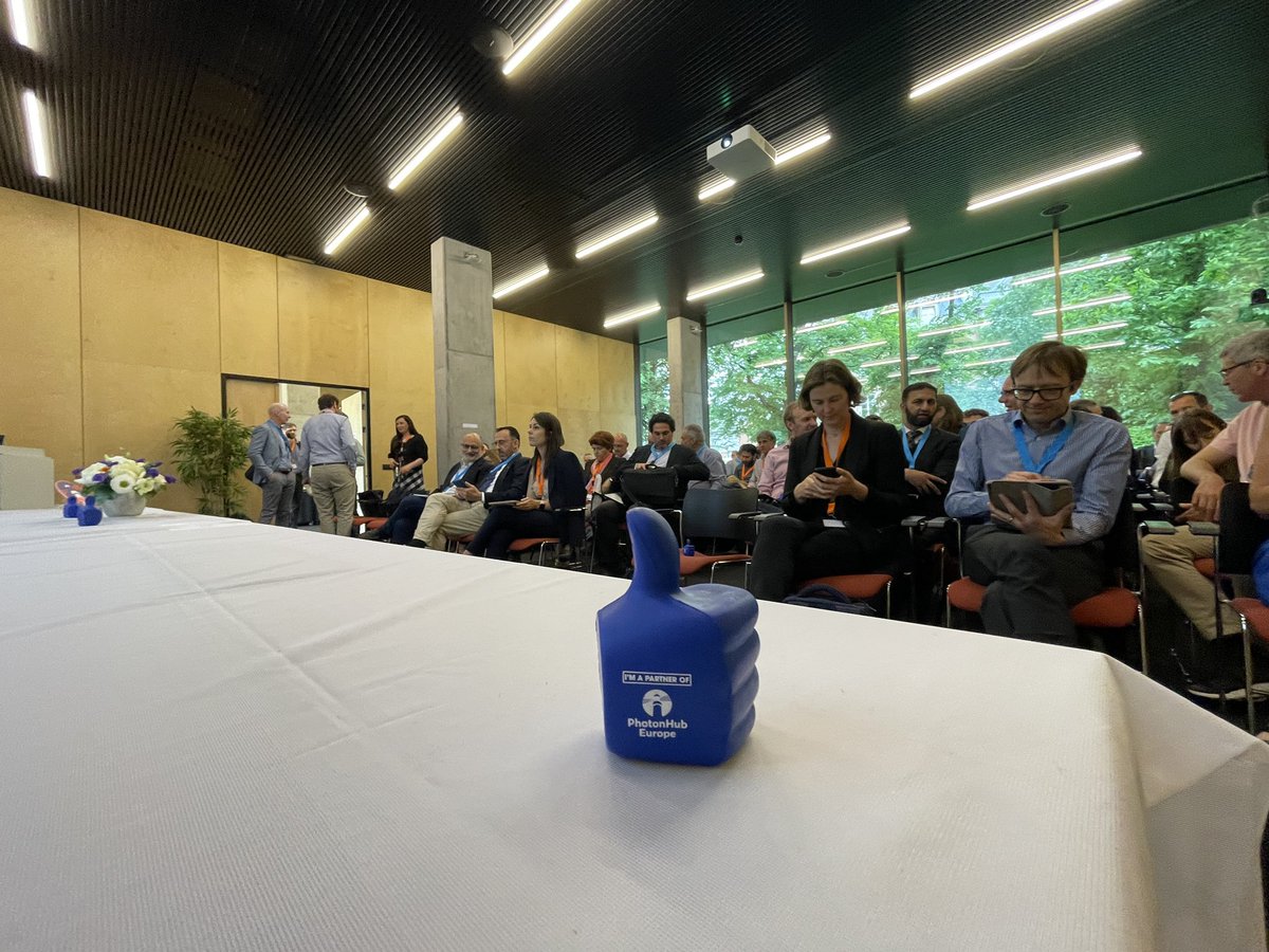 PhotonHub tweet media