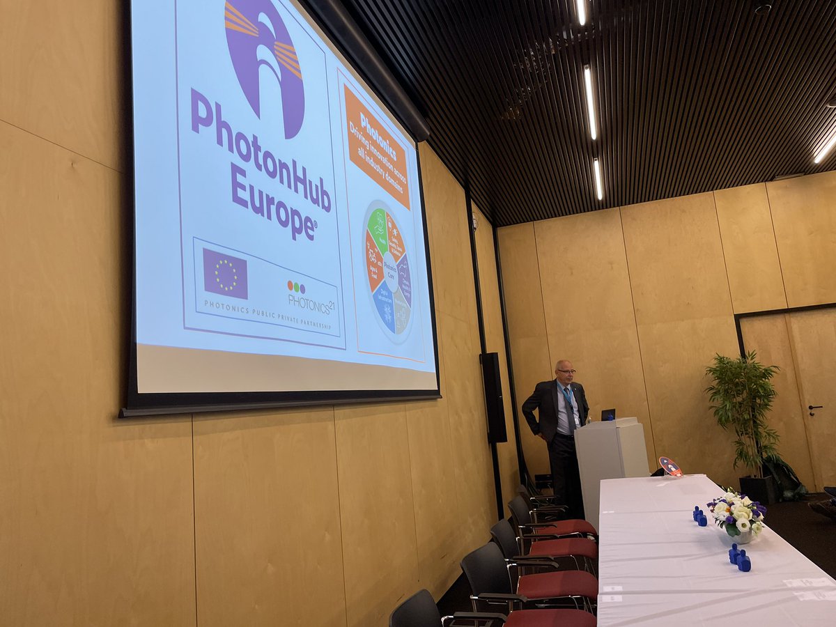 PhotonHub tweet media