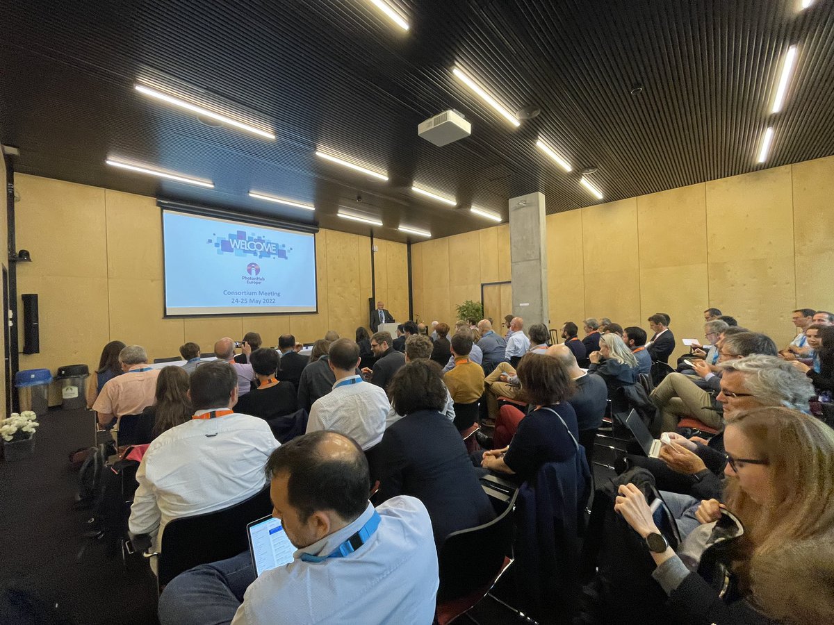 PhotonHub tweet media