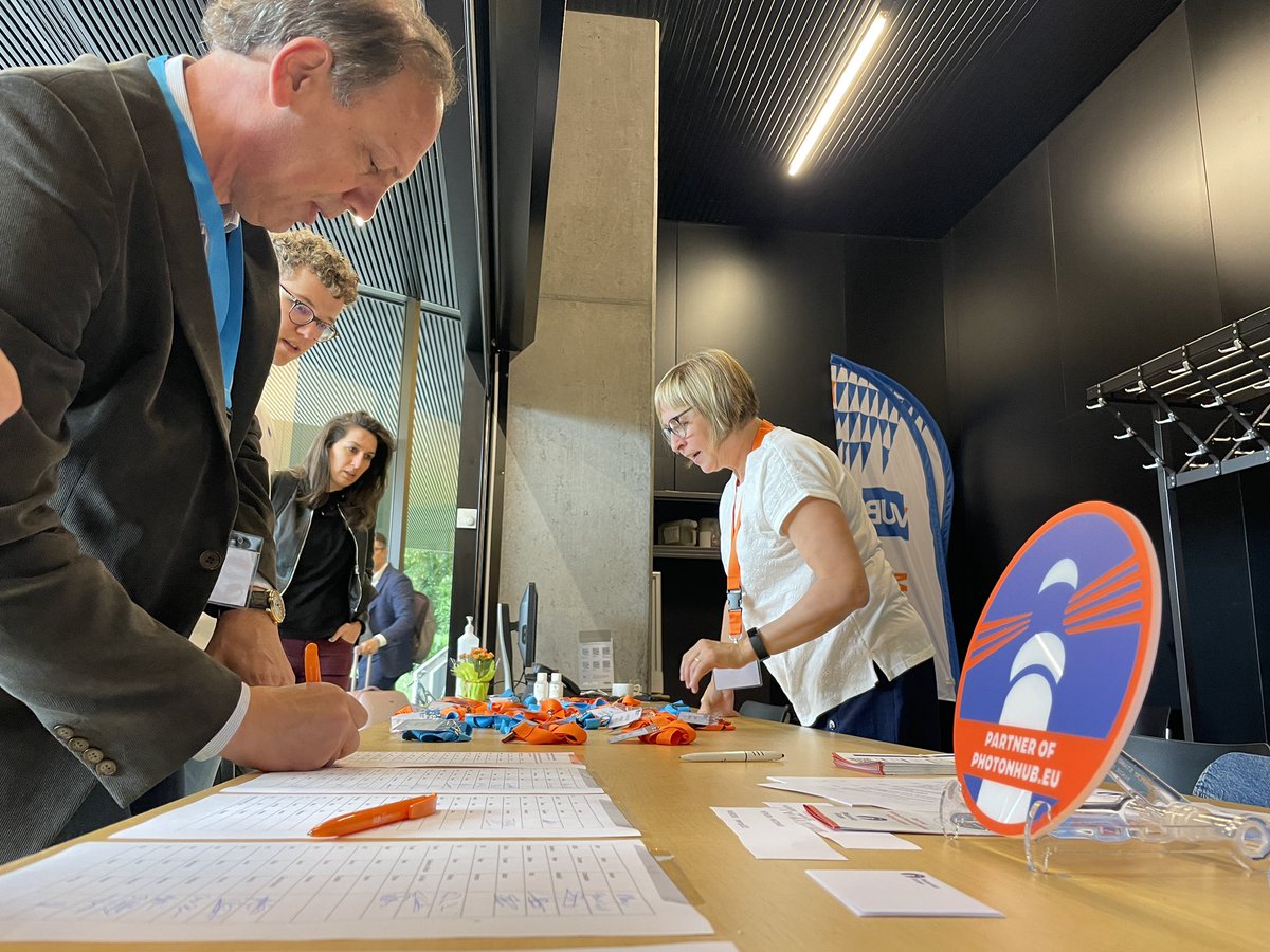 PhotonHub tweet media