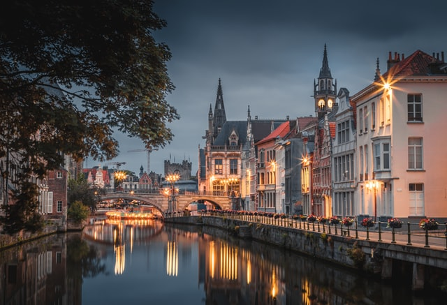 'Ghent has won the bid to host Velo-city 2024, becoming the first Belgian city to host the conference since Brussels in 2009.'
traveltomorrow.com/ghent-to-host-… via <a href="/TravelTomorrowX/">Travel Tomorrow</a>
