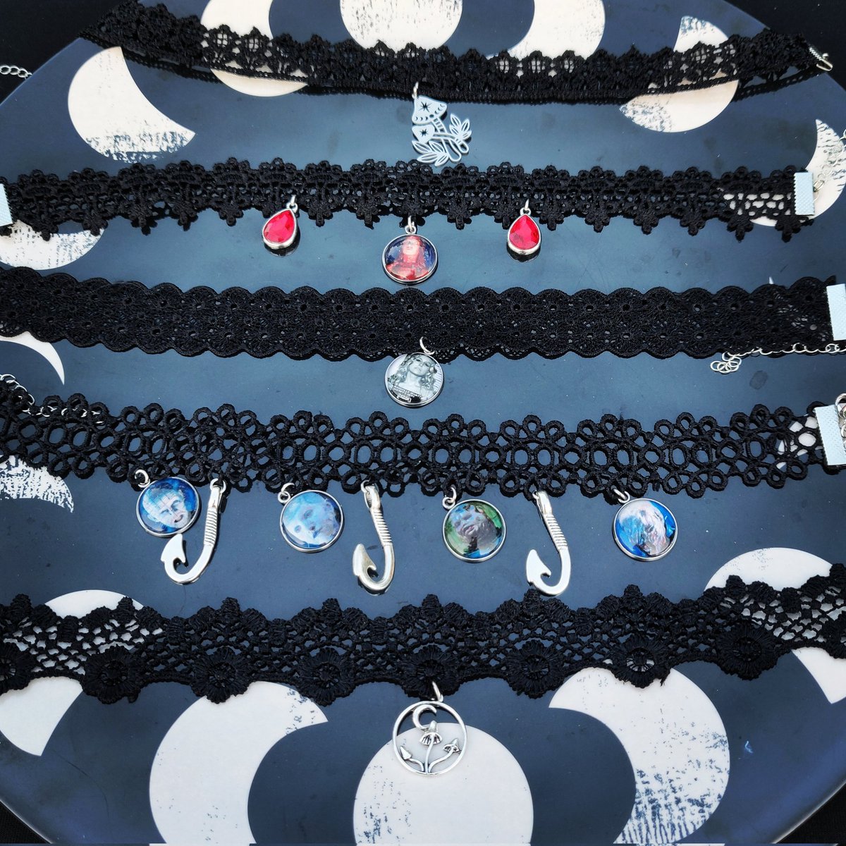 CosmicCryptShop's tweet image. Horror jewelry🔪🩸