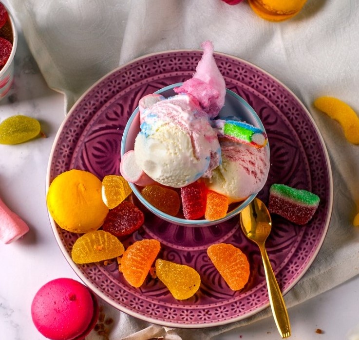 Helado de Unicornio, disfruta de su sabor a frutas y a chucherías de sandía, plátano y naranja. Lo puedes encontrar en Supeco, Alcampo y Super Carmela.
#LaIbense1892 #instantesenormes #helados