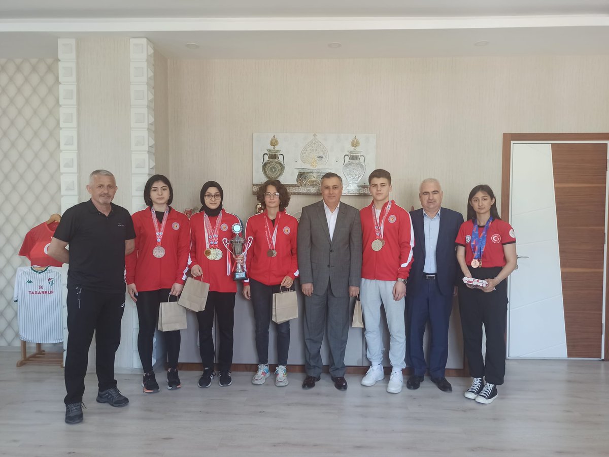 Osmangazi_MEM's tweet photo. Atatürk Anadolu Lisesi Öğrencileri Sportif Faaliyetlerde Ulusal ve Uluslararası başarılara imza attı.
Öğrencilerimizi,öğretmenlerini ve idarecilerini tebrik ederiz.
Okul Sporları Dünya Sampiyonası
💫Melda Kolayca
Para Yüzme 200 mt. Karışık Stil  🌎🥇 50 mt. KELEBEK🌎🥉
@tcmeb https://t.co/6tMU9o6cSY