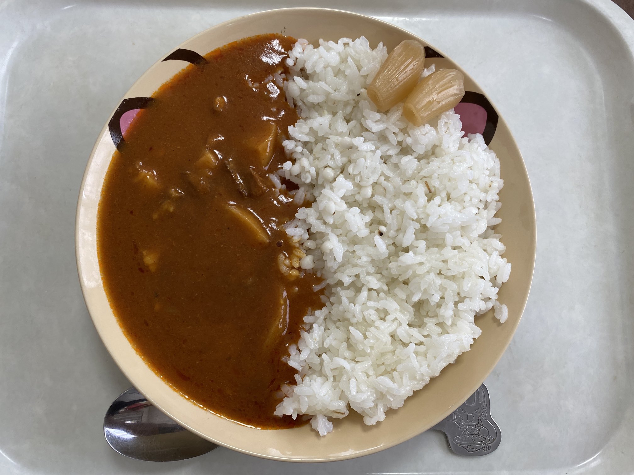 カミヤマd 2周目の122日目 ありが桃園 桃農家の桃カレー 辛口 本物の桃が数切れ入ってる変わったトマトカレーで 117日目に食べた同商品の中辛より こっちの方が断然好みでした 山梨カレー 365日カレーチャレンジ T Co V7giyfih1p Twitter