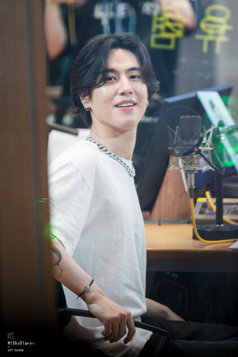 jinyoungxjw's tweet image. an angel🥺 @yugyeom