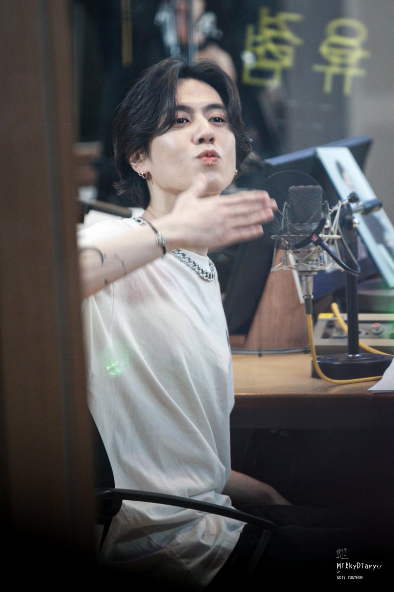 jinyoungxjw's tweet image. an angel🥺 @yugyeom