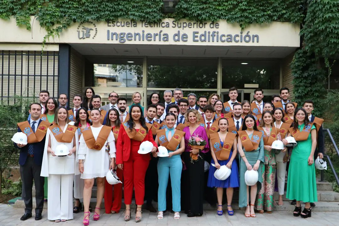 El pasado viernes 13 de mayo se graduaron los Alumnos y Alumnas de la Promoción 2018/22. Finalizan este curso su etapa como estudiantes. Muchos seguirán formándose y otros muchos irán introduciéndose en el mundo laboral.¡Enhorabuena a todos y todas! ¡¡Aquí tenéis vuestra casa!!