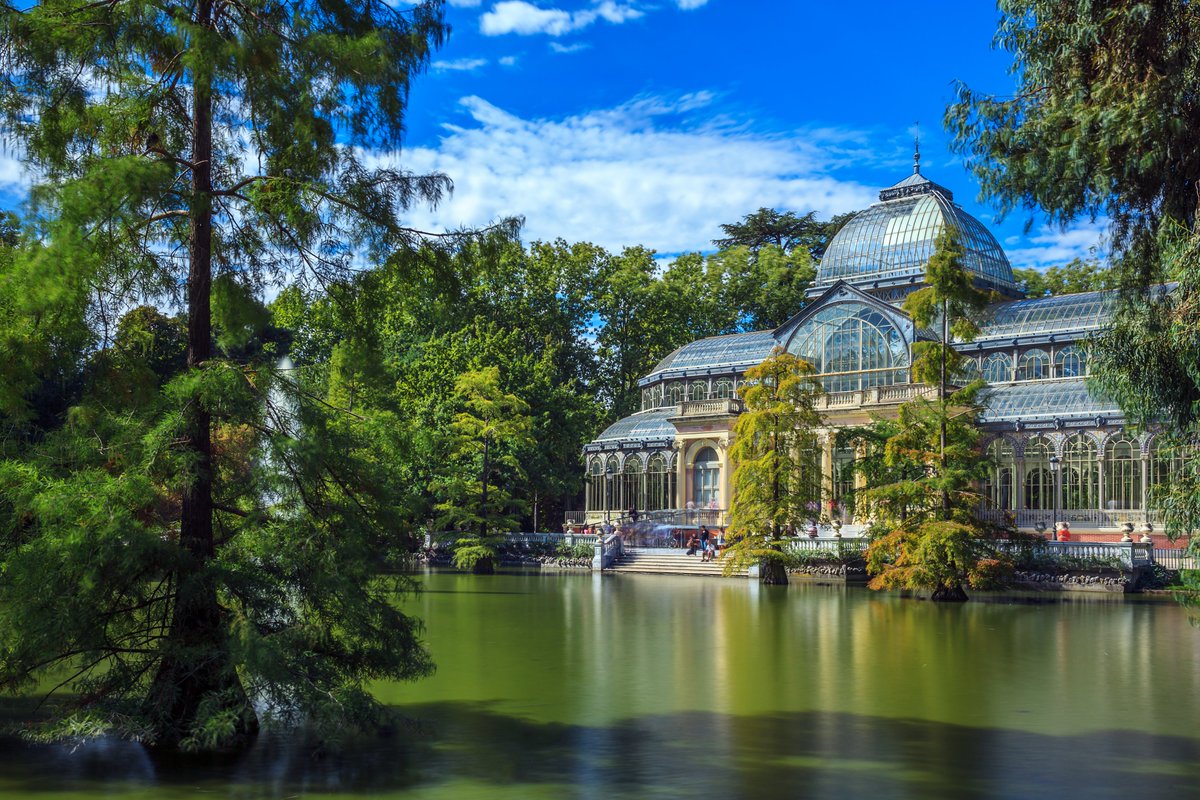 madridcitybrand's tweet photo. Gastronomía y grandes restaurantes, arquitectura, hoteles de lujo y lugares protegidos por la @UNESCO, como nuestro Parque del Retiro. 🌲🌱
✅🔝Aspectos que han colocado a #Madrid en el Top10 de destinos del mundo #HotList2022 de @CondeNast.
👉https://t.co/0AwhVq86tW https://t.co/SeQ32boa0p