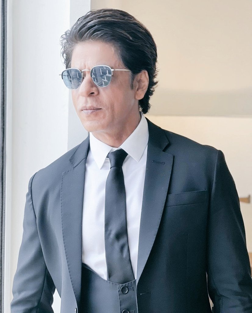 Srk latest swag🔥🔥🔥 @iamsrk #ShahRukhKhan #alikocderinfutbolda #BBNaijaReunion #BLACKPINKxRollingStone #CFL #DeFi #ElonMuskBuyTwitter #DonBelle #ElonMuskBuyTwitter #freeliampayne #GOT7_HomecomingDay2 #GOT7_HomecomingDay2 #IM_NAYEON