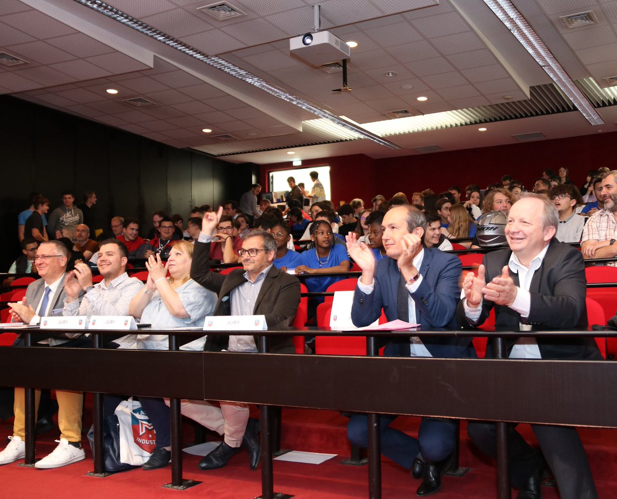 Le recteur <a href="/BenmiloudKarim/">Karim BENMILOUD</a> ouvr3 la restitution des  #MasterclasseIndustrie, en collaboration avec <a href="/UIMM_Auvergne/">UIMM Auvergne</a> 118 collégiens et lycéens ont découvert en immersion, pendant plusieurs jours, 6 entreprises industrielles du 03 et du 63
Ils sont réunis aujourd'hui à
<a href="/SigmaClermont/">INP - SIGMA Clermont</a>
