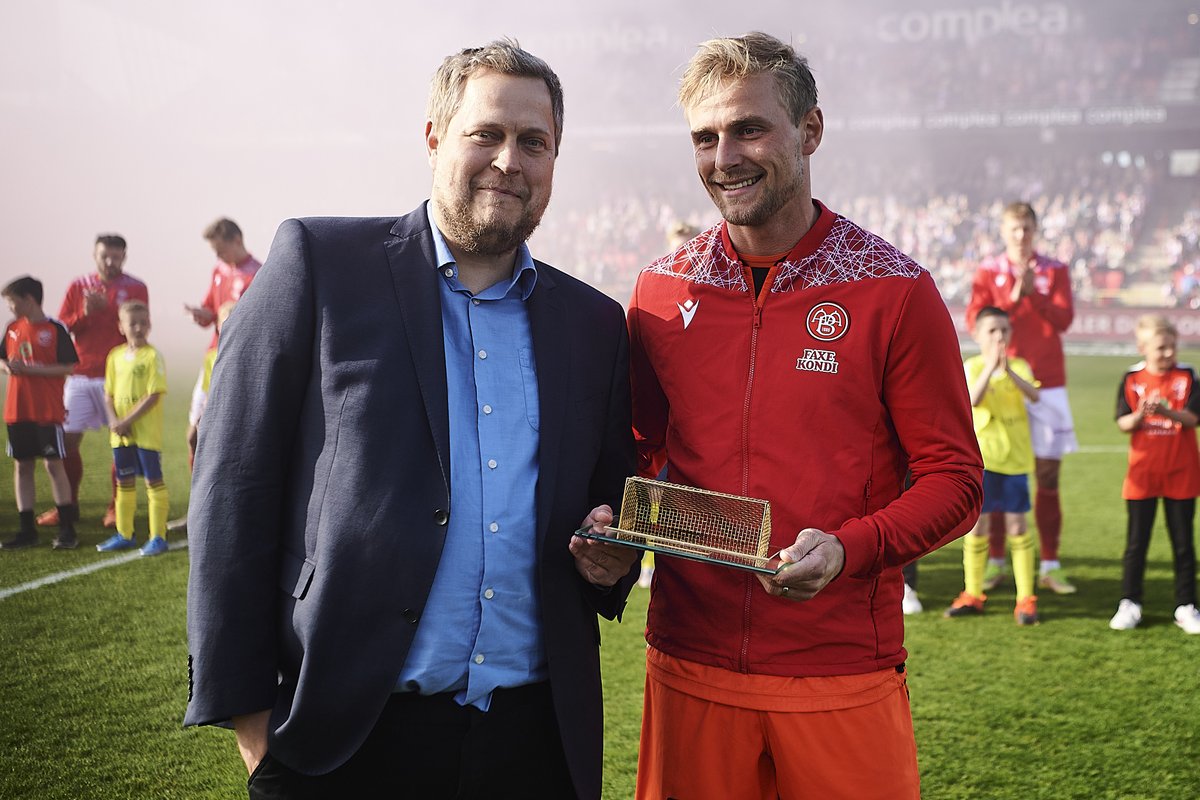 aabsportdk's tweet photo. Rinne forlader #AaB: https://t.co/MXCMbHUPCf #SuperAaB #HeleNordjyllandsHold #sldk https://t.co/1oLTU3fqUj