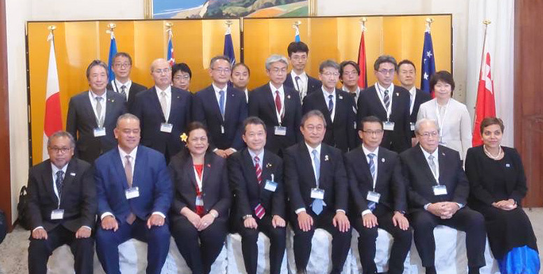 palm_mieken's tweet photo. 5月17日に「第2回太平洋島嶼国・日本地方自治体ネットワーク会議」が ＃志摩市 で開催されました🌴在京大使館のある太平洋島しょ国の6か国の大使を含む、約50名の関係者が参加し、今後は保健医療・環境・スポーツの3つの分野に重点を置き、人的交流などを推進していくということが合意されました😉 https://t.co/CN5t1Dy52d