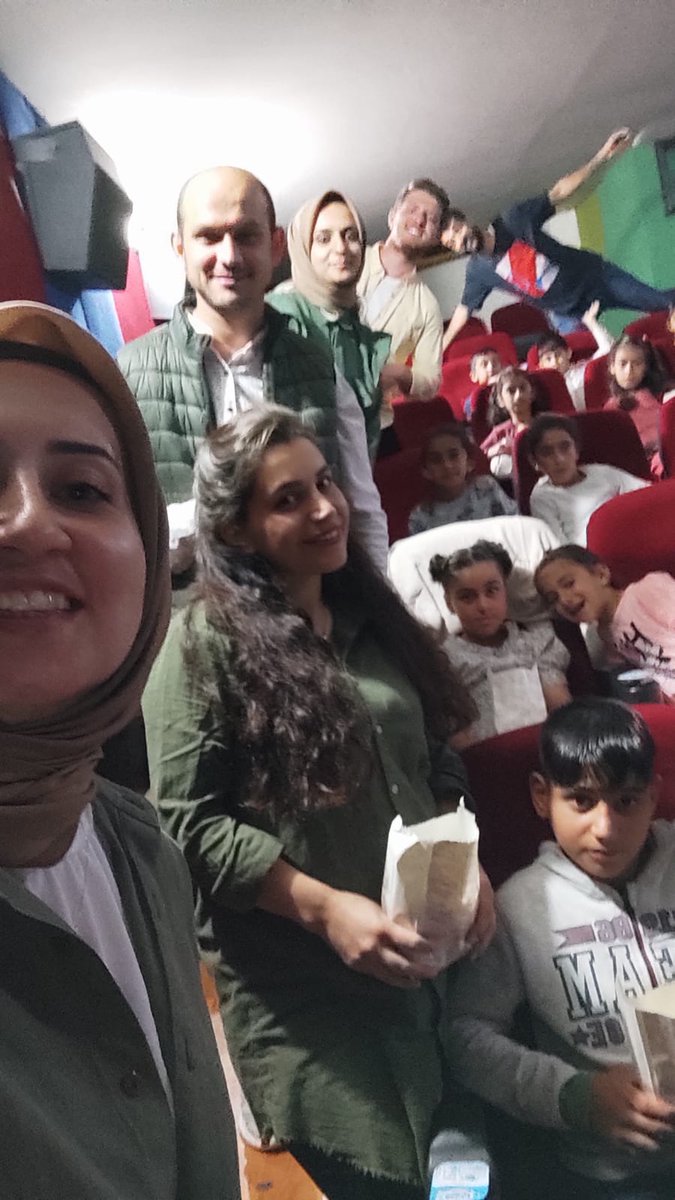 AgaceliI's tweet photo. Sinema salonunda film izlemek bir başka güzel. "Sinemaya gitmeyen çocuk kalmasın "etkinliği çerçevesinde ilk defa sinema  salonunda film izlediler.@bingolmem https://t.co/CRbbiLTwL7
