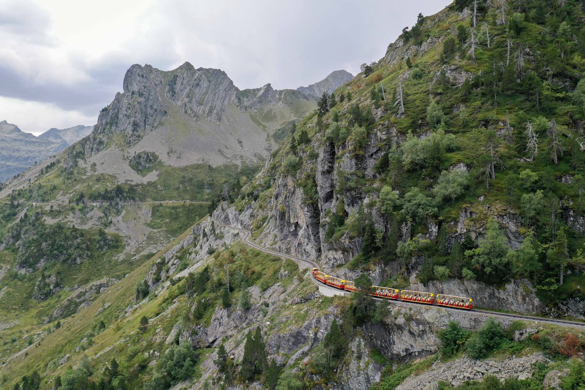 ADT64pro's tweet photo. Le train d'#Artouste reprend du service le 26 mai ! 🚃 #BearnPyrenees

Vous pouvez dès à présent réserver vos billets 👉 https://t.co/qoGIeRqefB

📸 ©1Duvetpour2 https://t.co/12TC4SV2RG