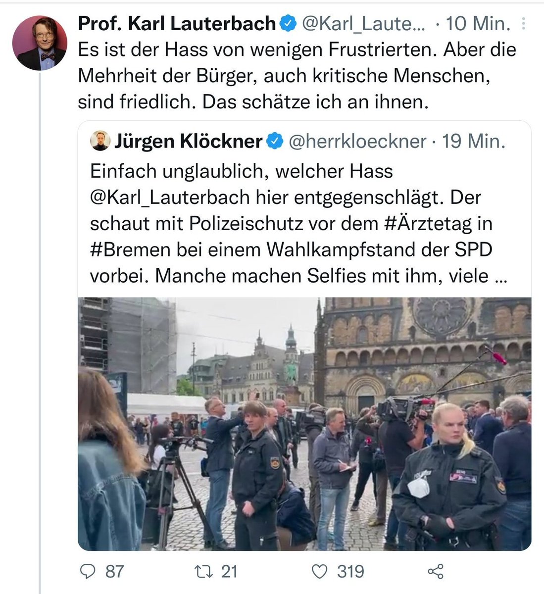 derliebeMichi's tweet photo. Der Heiner ist ein Jammerlappen und ein falscher Hund, einerseits hat er kein Problem mit Ausgrenzung und Impfzwang, andererseits fängt er an zu heulen wenn er nicht überall mit Blumen und Kuchen beglückt wird.
#HeinerULTRAS🤍 https://t.co/BJQficBByl