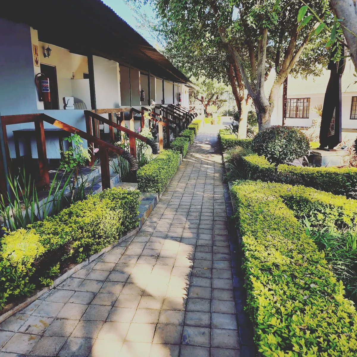 QuentinPrinsloo's tweet photo. Sovêr geniet ons qp Span die Toer hier in en om Gauteng. Tydens die Optrede skedule bly ons span oor by die CULLINAN DIAMOND LODGE, in hulle HONEYMOON suite en kamers.
#cullinan #Diamonds #diamondlodge #quentinprinsloo @bestuurqp @MediaBox101 https://t.co/o3UD32za8W