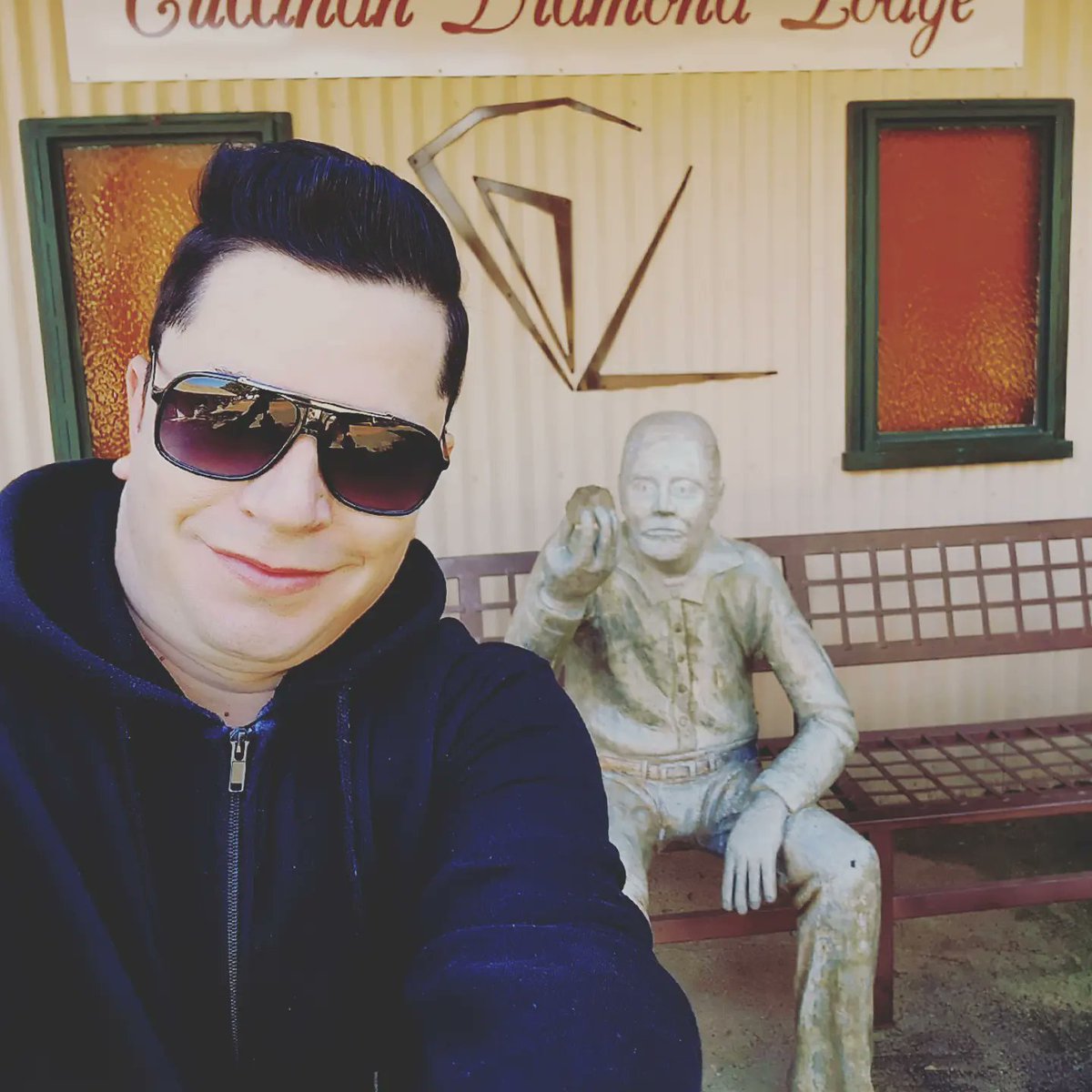 QuentinPrinsloo's tweet photo. Sovêr geniet ons qp Span die Toer hier in en om Gauteng. Tydens die Optrede skedule bly ons span oor by die CULLINAN DIAMOND LODGE, in hulle HONEYMOON suite en kamers.
#cullinan #Diamonds #diamondlodge #quentinprinsloo @bestuurqp @MediaBox101 https://t.co/o3UD32za8W