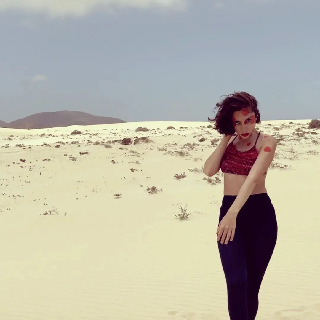FuerteTimes's tweet photo. Trace Yourself is a DNA  album of Sound composer @akankshakrishnani shot in Fuerteventura, produced during her time as an artist in residence at the emblematic  Fabrica Research Centre  in Italy.

#artist #fuerteventuratimes #articale #fuerteventura https://t.co/oB2ryKJTr2