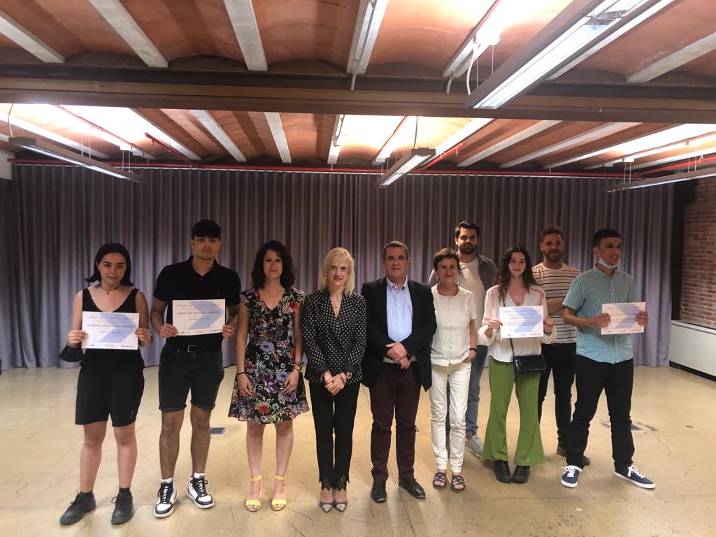 ajesplugues's tweet photo. Ahir es van donar els 🏆 Premis de Recerca de Batxillerat als millors treballs de cada centre educatiu d'#Esplugues.

👩‍🏫👨‍🏫Els premiats han tractat sobre la memòria, Van Gogh, arquitectura, salut vegetal, alimentació saludable, energia fotovoltaica i impressió 3D https://t.co/BnsXwiOYyr