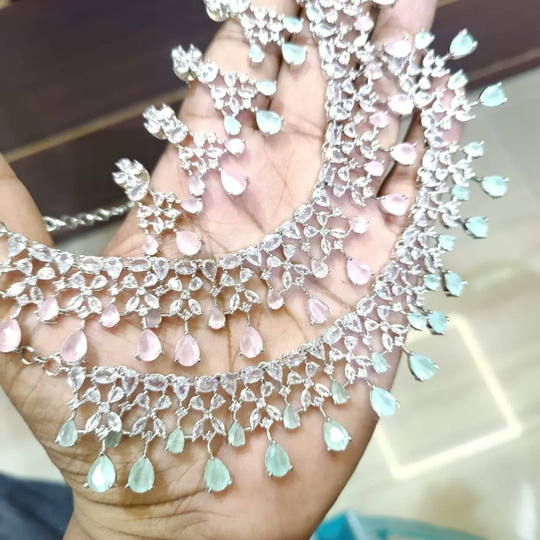 GozoProduction's tweet photo. *Necklace set*
*white rhodium plated*

Wholesale price ke liye Please Call
+91 98999 01655 , 8076904252

#gozoadjewellery #RajuPunjabi #jewelry #jewellery #manufacturering #gozo https://t.co/6vFBSz01Cm