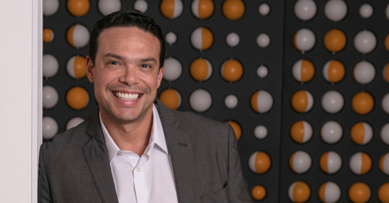 StudyNSW's tweet photo. We’re pleased to introduce our NSW international student alumni series! First up – meet Fred Santoro, an international alumnus from #Brazil. Fred completed a Master of Commerce and Marketing at @Macquarie_Uni and today works as Head of Startups for @awscloud 🎓