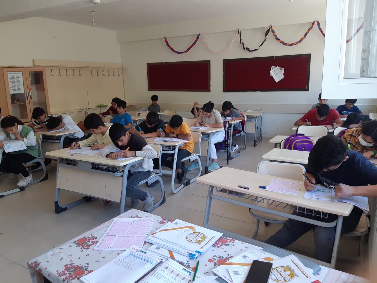 SahkulubeyH's tweet photo. Başarıyı Arttırma adına 2021- 2022 eğitim öğretim yılında 8. sınıfta okuyan öğrencilerimize yönelik kazanım değerlendirme sınavı yapıldı. Katkılarından dolayı Vali/Büyükşehir Belediye Başkan Vekili Sayın Mahmut DEMİRTAŞ'a teşekkür ederiz.
@tcmeb @mardinilmem @kiziltepemem47 https://t.co/NQjpsfYUpc