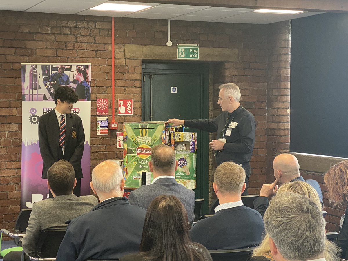 jforJane's tweet photo. At the launch of Bradford Manufacturing Weeks. Brilliant to hear young people talk about how important work place visits and work experience is to them #Bradford https://t.co/4W0A2jpVzZ