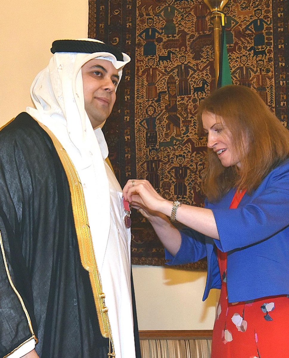 EssaDashti's tweet photo. تم منحي ميدالية الإمبراطورية البريطانية BEM من الملكة إليزابيث الثانية @RoyalFamily لخدمتي للعلاقات البريطانية الكويتية وقلدتي نيابة عن جلالتها سعادة بليندا لويس السفيرة البريطانية @Belinda_Lewis1 @ukinkuwait @FCDOArabic بحفل بالسفارة البريطانية بمنطقة دسمان بالكويت ٢٣مايو٢٠٢٢ https://t.co/Nkb5xBqPNc