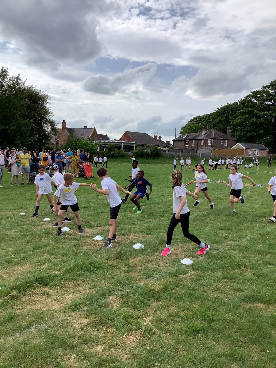JJanemckay's tweet photo. Year 3 / 4 Sports Day in action. https://t.co/hlIkr0ztvT