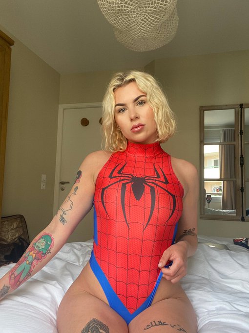 my spidey senses are tingling 🥵 it wasn&rsquo;t long until i got my juices all over this bodysuit 🙈 https://t<a href="/tag/avnawards2023"class="tags"><span>#avnawards2023</span></a>