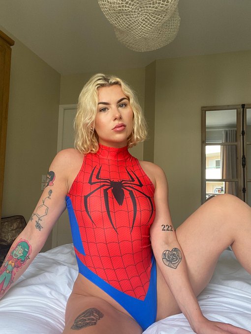 my spidey senses are tingling 🥵 it wasn&rsquo;t long until i got my juices all over this bodysuit 🙈 https://t<a href="/tag/avnawards2023"class="tags"><span>#avnawards2023</span></a>