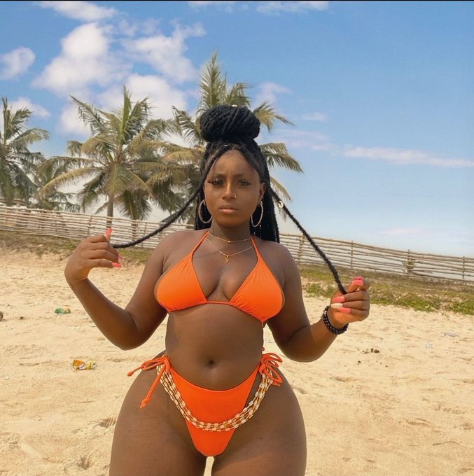 Entertainment World’s pics and videos