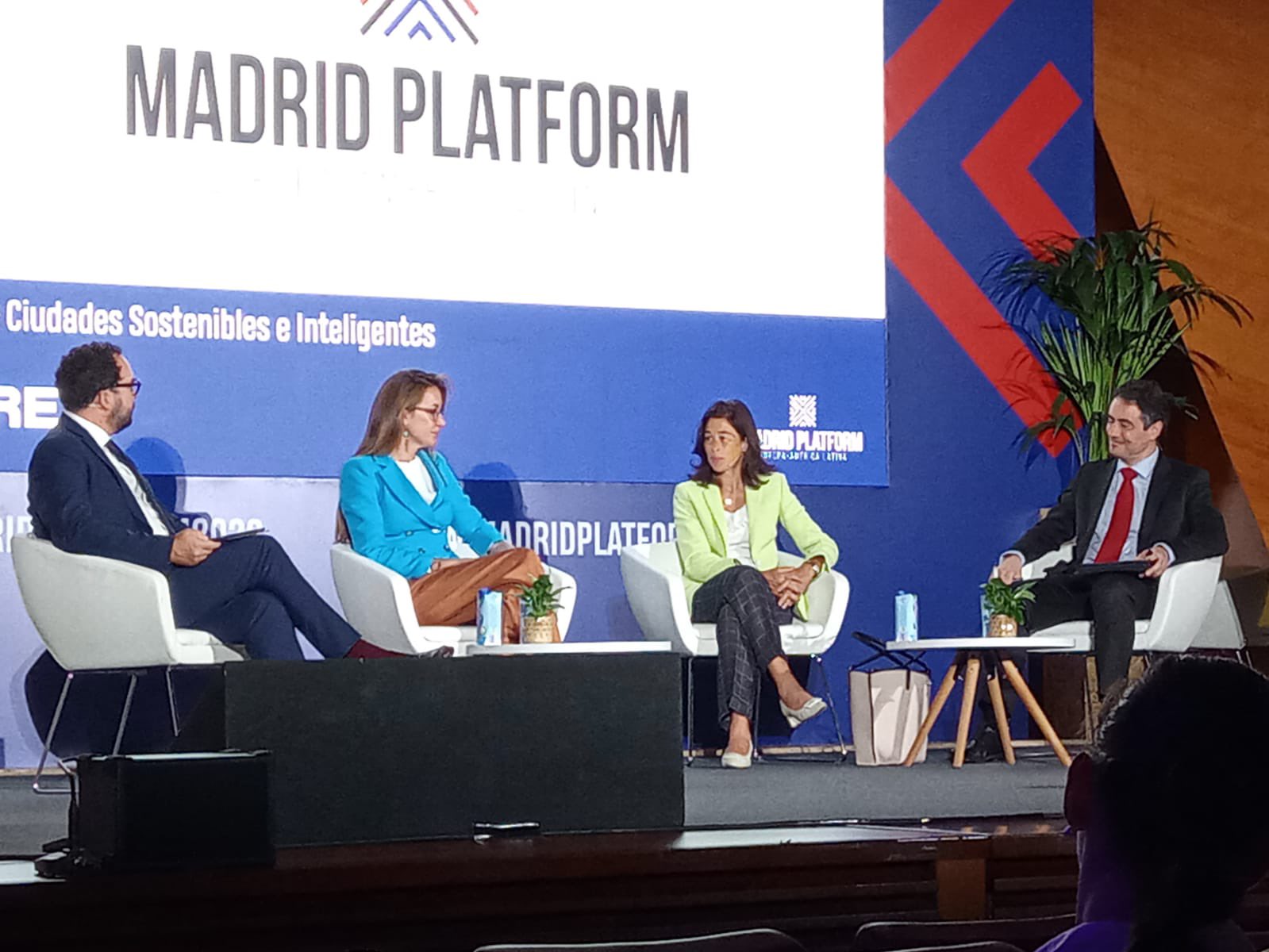 Deloitte España on Twitter la mesa de debate “El reto de la