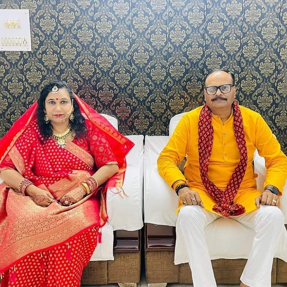 rambjpagra's tweet photo. आदरणीय भाभी जी को जन्मदिवस की हार्दिक बधाई अनंत शुभकामनाएं आप सदैव स्वस्थ रहें प्रसन्न रहें दीर्घायु हो महादेव की कृपा सदैव बनी रहे...
सादर प्रणाम 🙏
#BrajeshPathakBjp 
#brajesh_pathak https://t.co/NtBp7zubBH