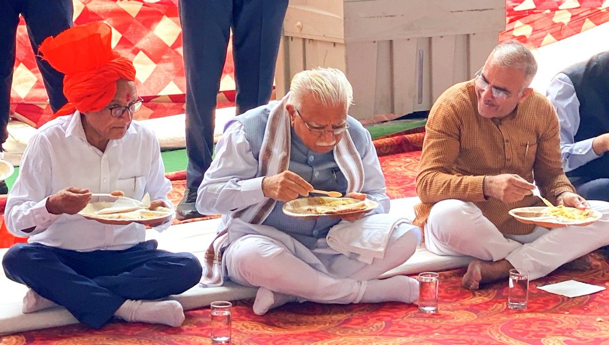 mlkhattar's tweet image. महर्षि कश्यप जी की जयंती पर आयोजित भंडारे में कार्यकर्ताओं संग भोजन किया