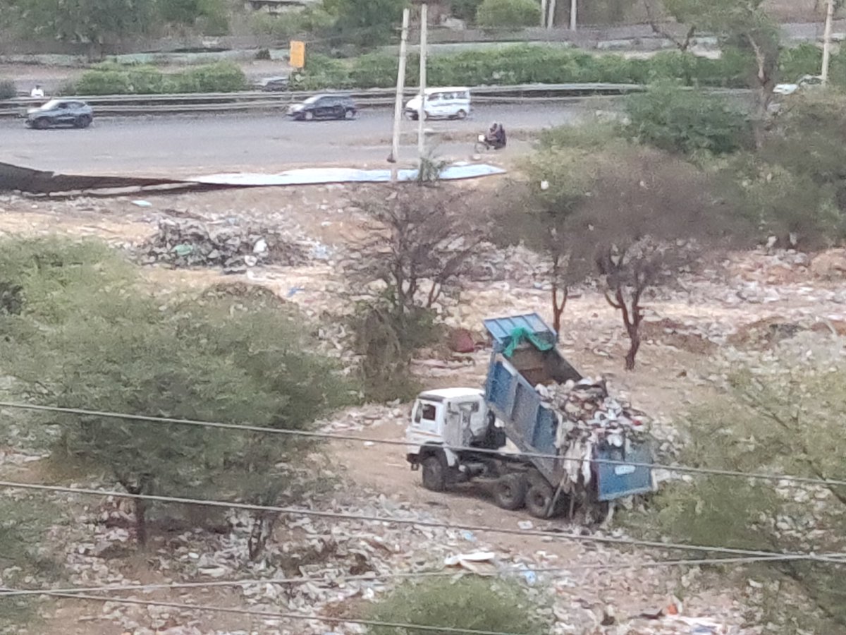 raisk07's tweet photo. @MCManesar What about below art behind sidco shivalik apartments..@CMH @mlkhattar @hsiidc @CommissionerMCG @mdhsiidc https://t.co/VJzUGKTpcf