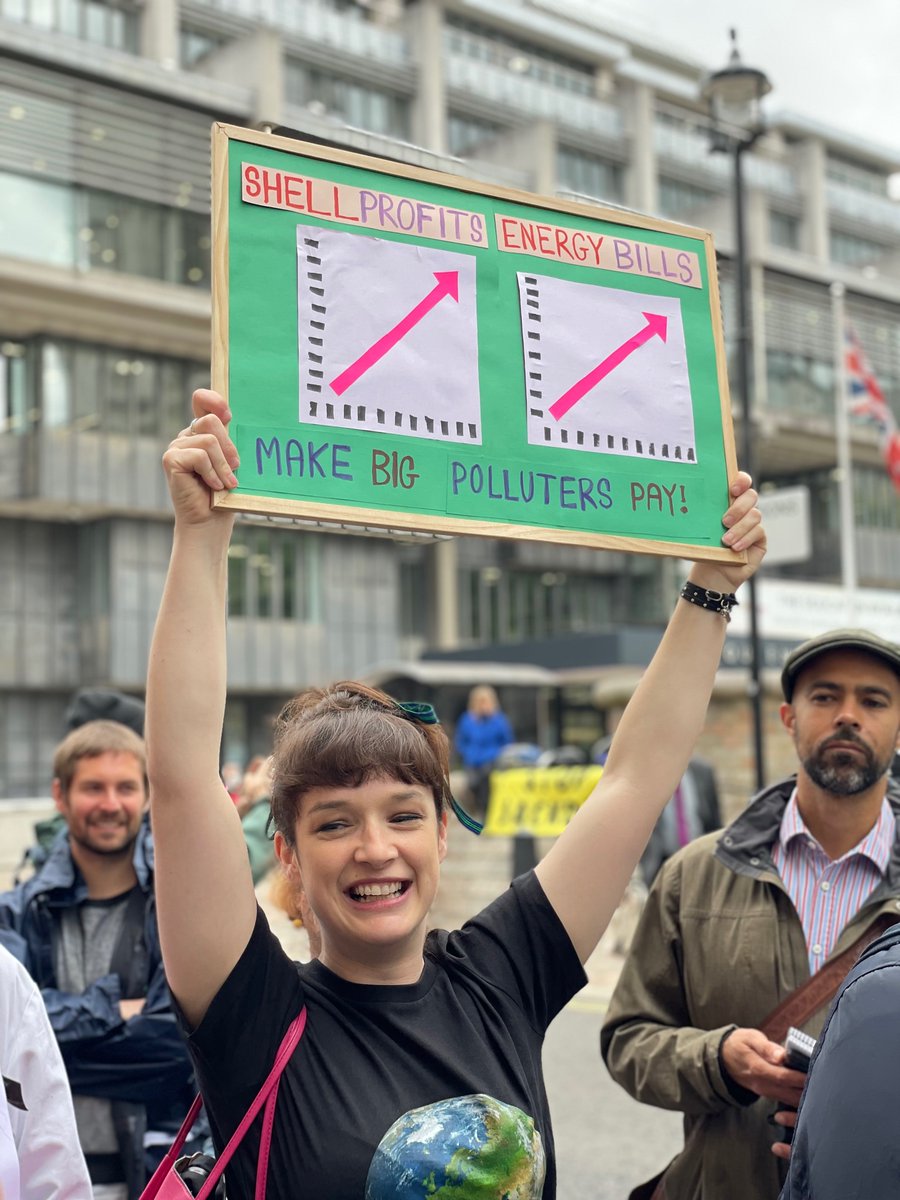 350Europe's tweet image. We’re at the Shell AGM today with @friends_earth @fossilfreeLDN @StopCambo and more 

Shell have raked in record profits whilst it’s predicted that 40% of UK people could be in fuel poverty by Autumn

We need a windfall tax on these profits NOW!
