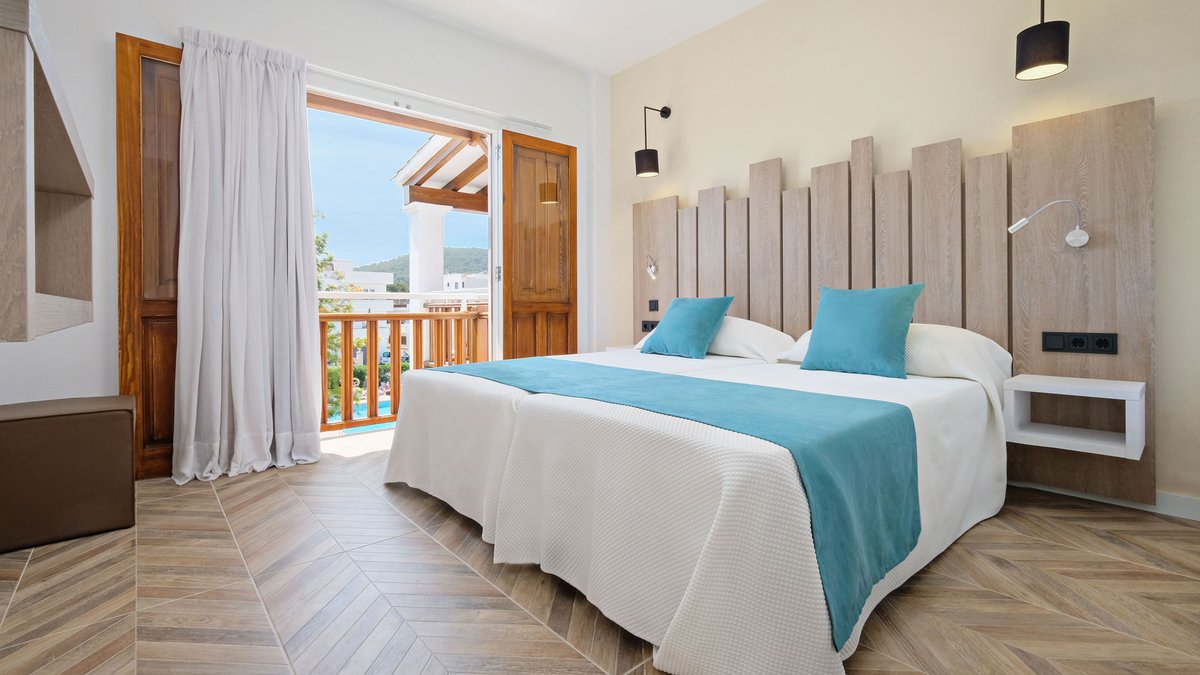 azuLine Hotels tweet media