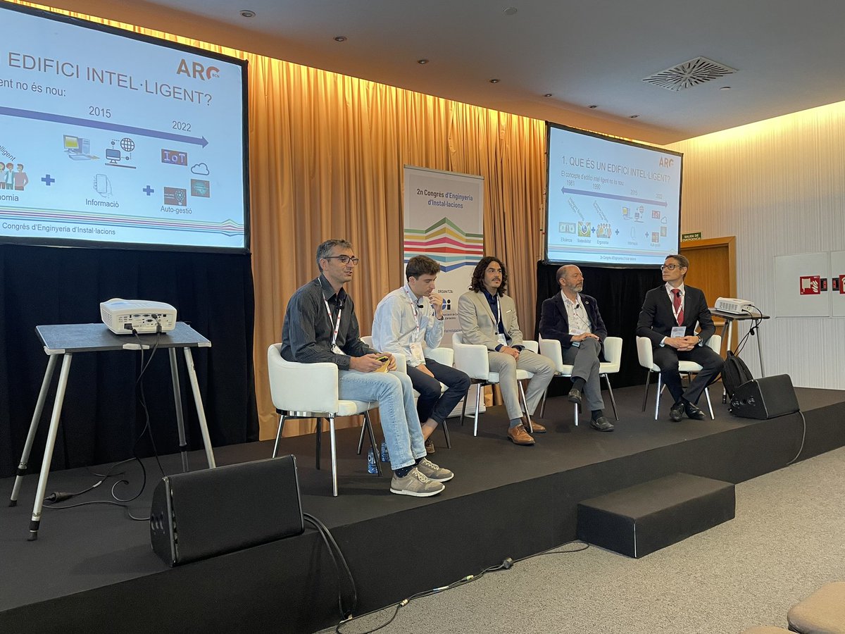 arcbcn's tweet photo. La primera taula rodona del #2CEI va dedicada als #smartsbuildings. El director d’Operacions d’ARCbcn, @georgechains, explica l’evolució i la importància dels edificis eficients en molts àmbits de la nostra societat. https://t.co/Zw8jGiIOEJ