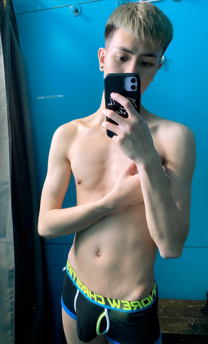 如果大隻多少少
係咪就唔會嫌棄我🥺
-
#Like+#retweet+#comment 如果你想約我＿＿🫠