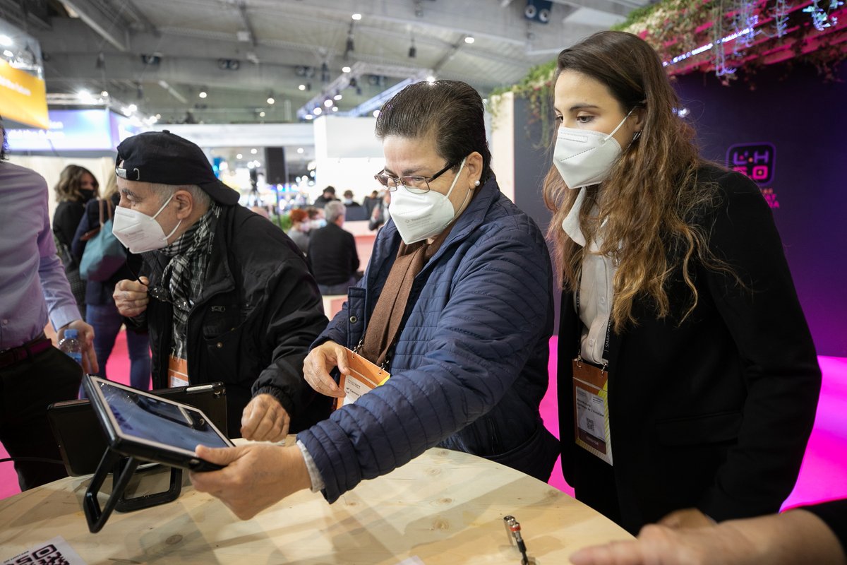 LHAjuntament's tweet photo. 📣L’Ajuntament de #LHospitalet i @MWCapital impulsen🚀 la convocatòria Tech-Senior ⤵️

“Com la tecnologia pot ajudar a millorar l’autonomia i la qualitat de vida de les persones majors en situació de dependència?”📲👨‍🦳

Més info🔗https://t.co/G8TGfME5I7

#LH60 #Esenior #innovació https://t.co/pJemqU1OOa
